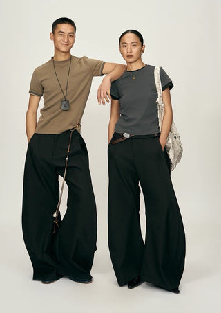 Pleated Relaxed Capri Pants-Black