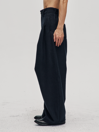 Soft Curve Pleated Trousers