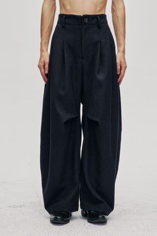 Soft Curve Pleated Trousers